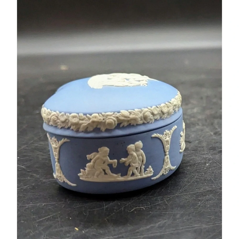 Vintage Wedgwood Blue Jasperware Kidney Shaped Trinket Box W/ Lid Neoclassical